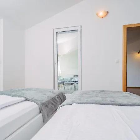 Jagoda Okrug Gornji Trogir